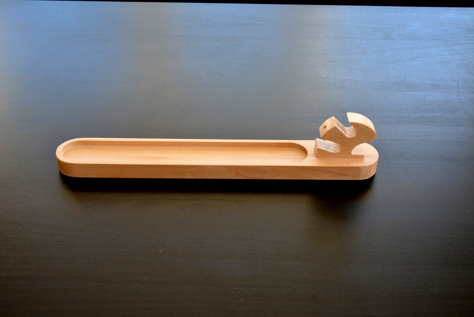 Smilkalų laikiklis. Universalus, modernaus dizaino, natūrali mediena.