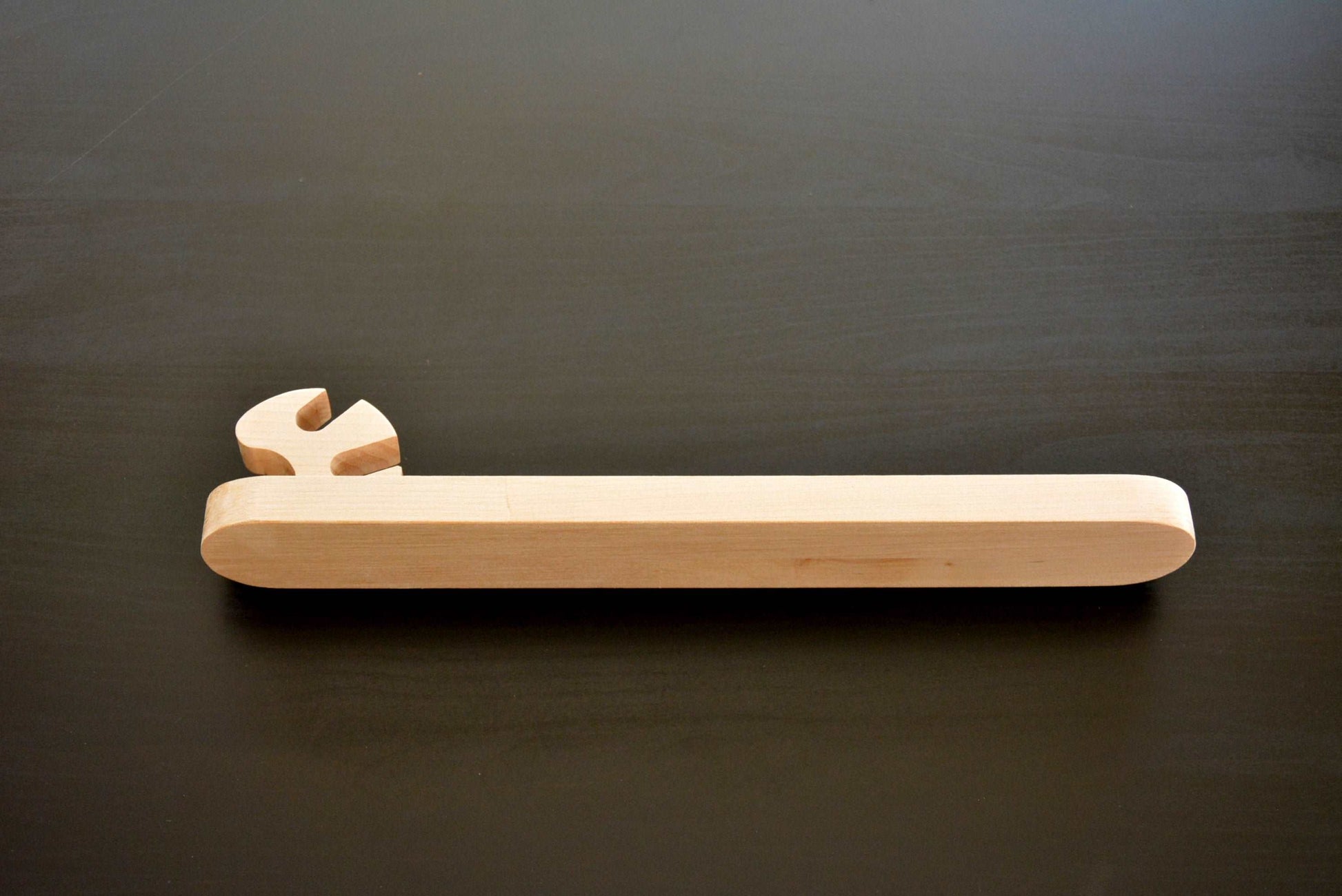 Smilkalų laikiklis. Universalus, modernaus dizaino, natūrali mediena.