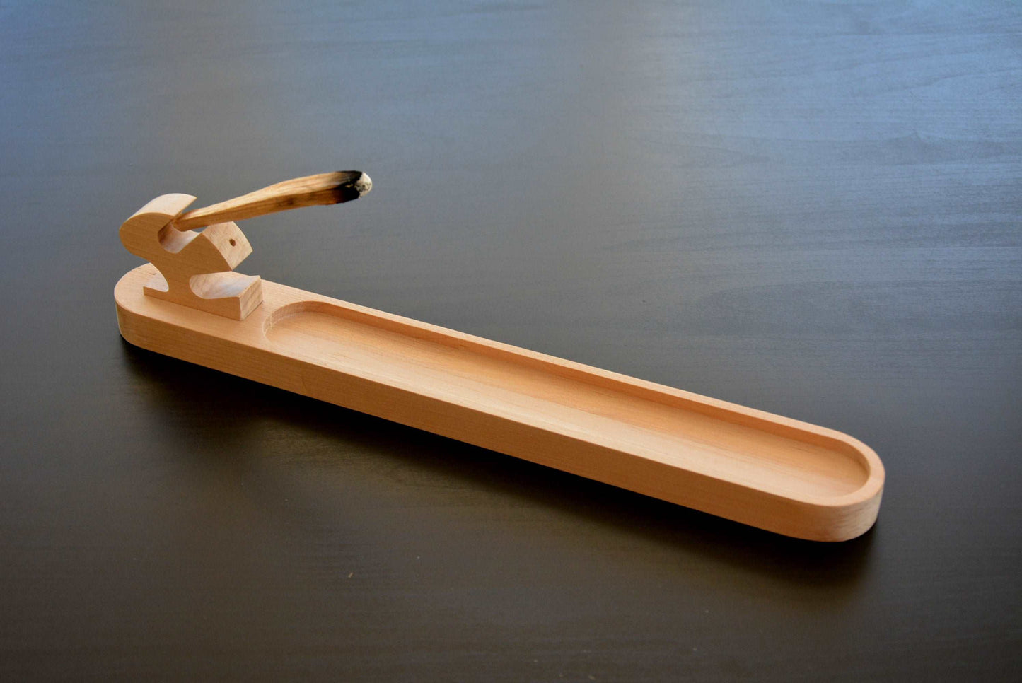 Smilkalų laikiklis. Universalus, modernaus dizaino, natūrali mediena.