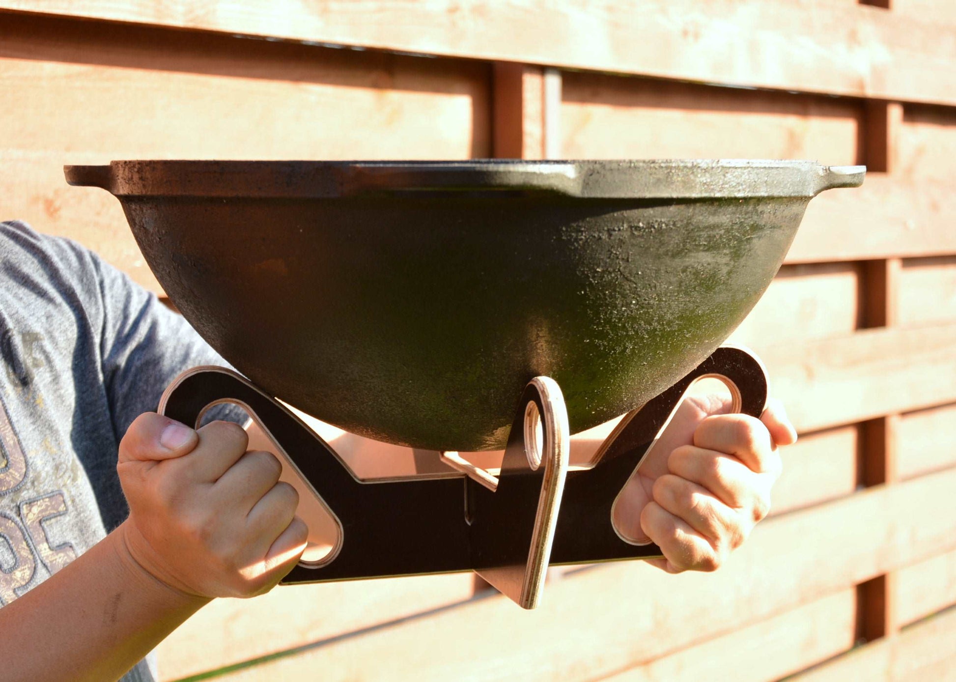 Universalus 5-16 litrų puodo, kazano stovas, padėklas, laikiklis.