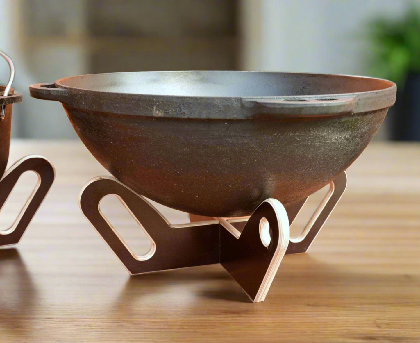 Universalus 5-16 litrų puodo, kazano stovas, padėklas, laikiklis.