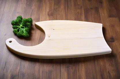 Dekoratyvi rankų darbo pušinė pjaustymo lentelė 36 cm x 19 cm x 1,8 cm