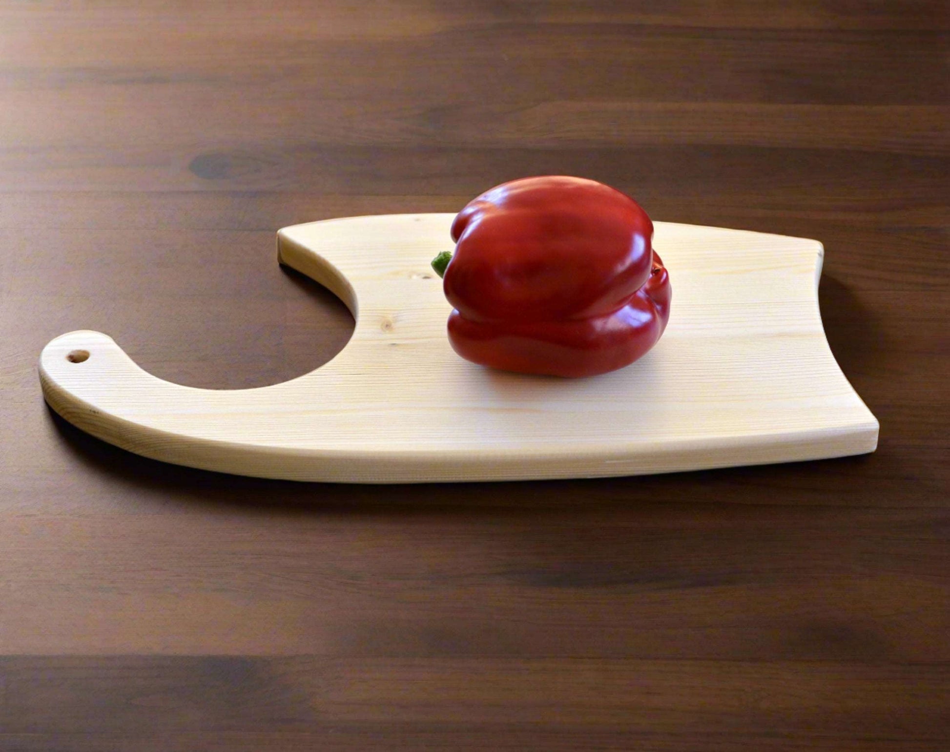 Dekoratyvi rankų darbo pušinė pjaustymo lentelė 36 cm x 19 cm x 1,8 cm