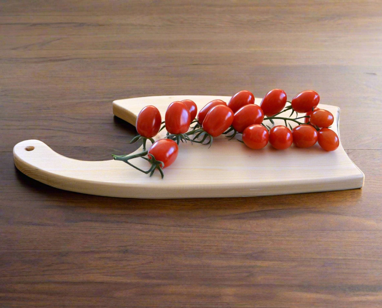 Dekoratyvi rankų darbo pušinė pjaustymo lentelė 36 cm x 19 cm x 1,8 cm