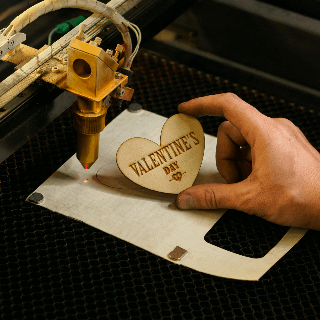 Graviravimas lazeriu ant  mūsų gaminio paviršiaus