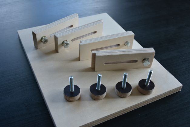 CNC spaustukų komplektas 4 vnt.  15mm. fanera