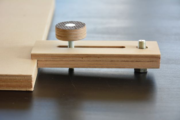 CNC spaustukų komplektas 4 vnt.  15mm. fanera