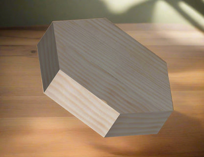 Žvakidė šešiakampė, pušinė 6 cm.